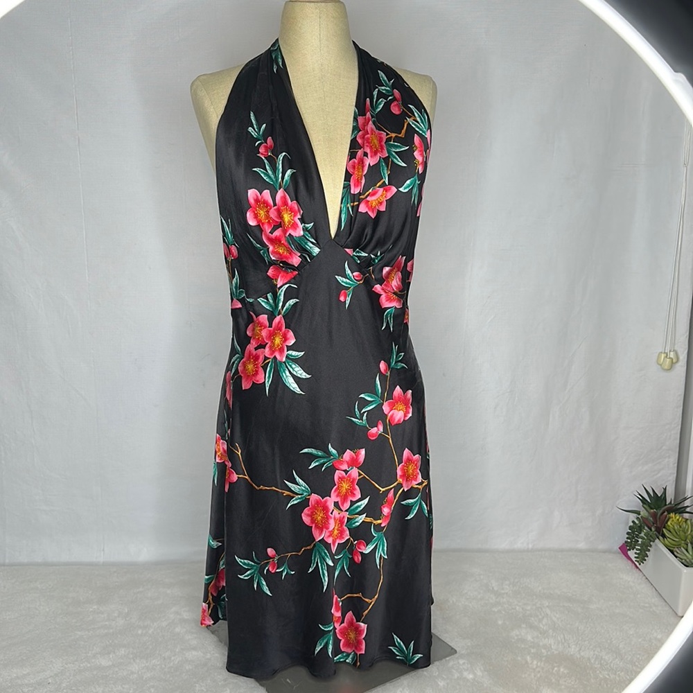 Vintage 1990s Victoria's Secret Floral 100% Silk night wear soft and beautiful.